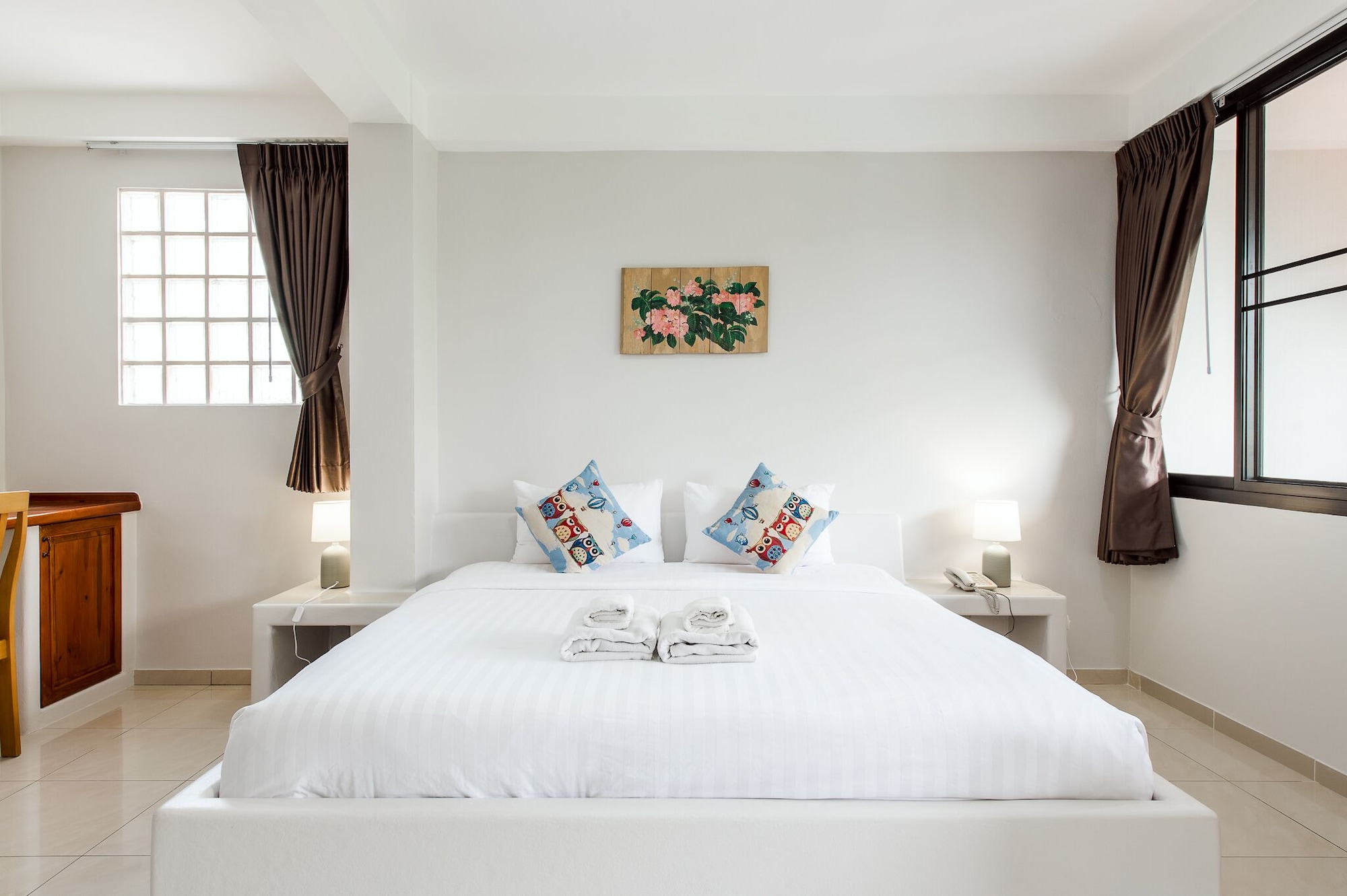 DELUXE, DOUBLE BED