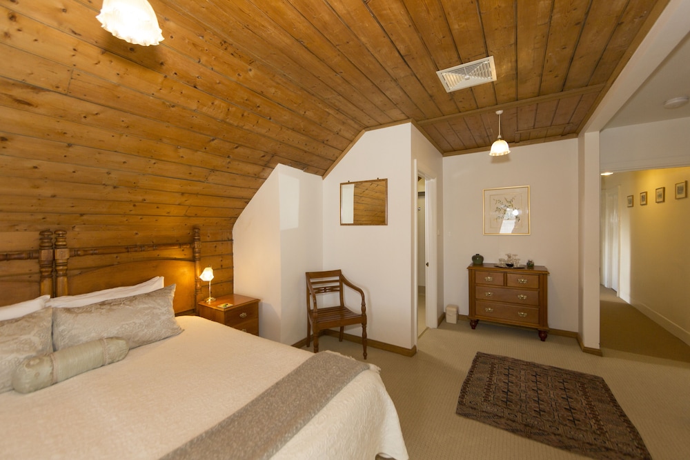 THE RACECOURSE INN 23/50