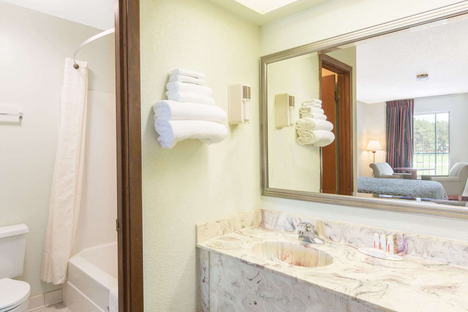 Days Inn By Wyndham West Point 5/6