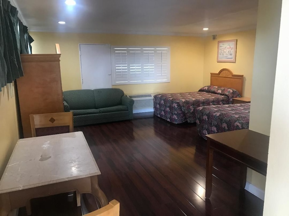 Economy Inn Antioch 19/24