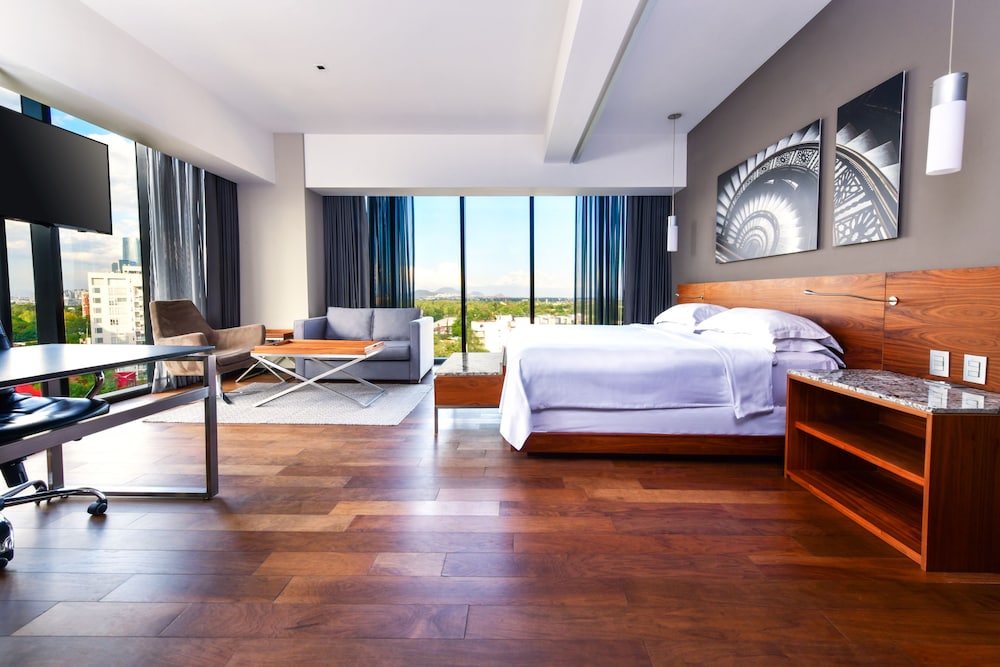 JUNIOR SUITE, KING BED