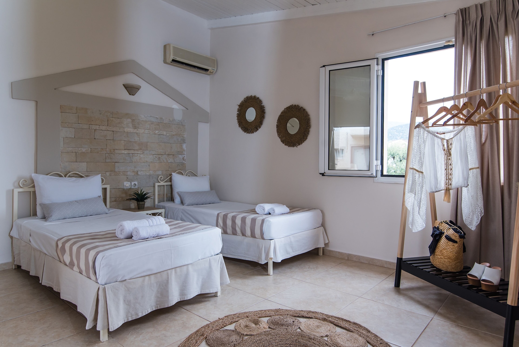 STUDIO, DOUBLE OR TWIN BED, GARDEN VIEW