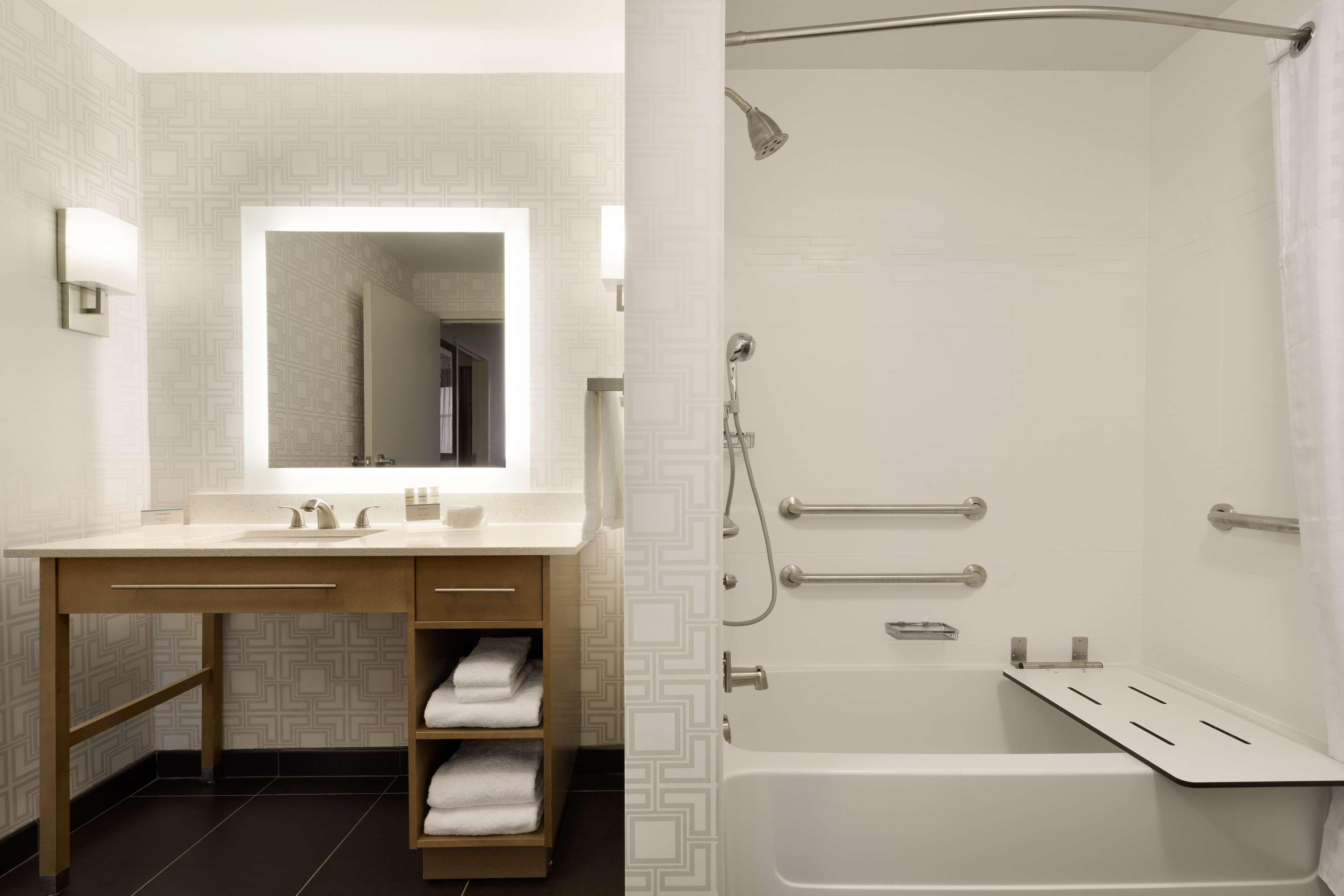 Suite, 1 King or 2 Queen Beds