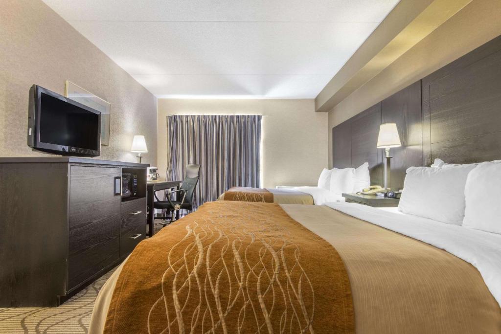 Room, 2 Queen Beds, Comfort Inn North Bay 8/10