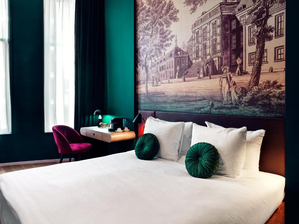 DELUXE, TWIN BEDS