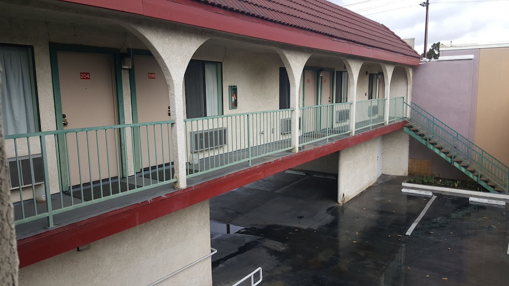 Flamingo Inn Long Beach 3/56