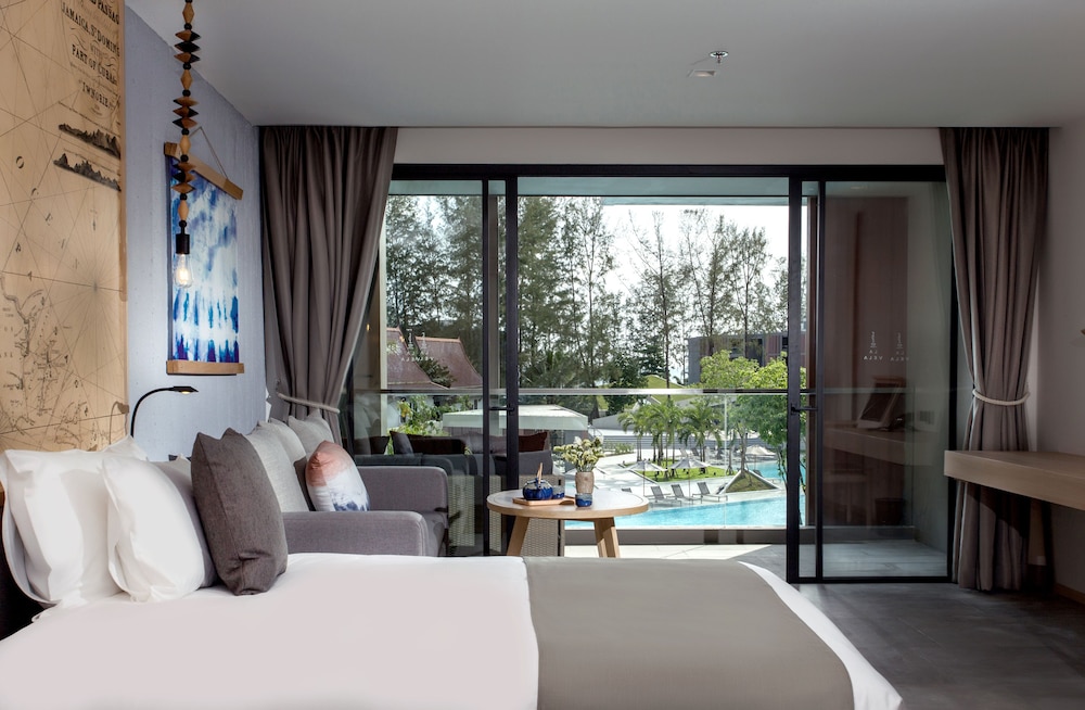 La Vela Khao Lak 10/50