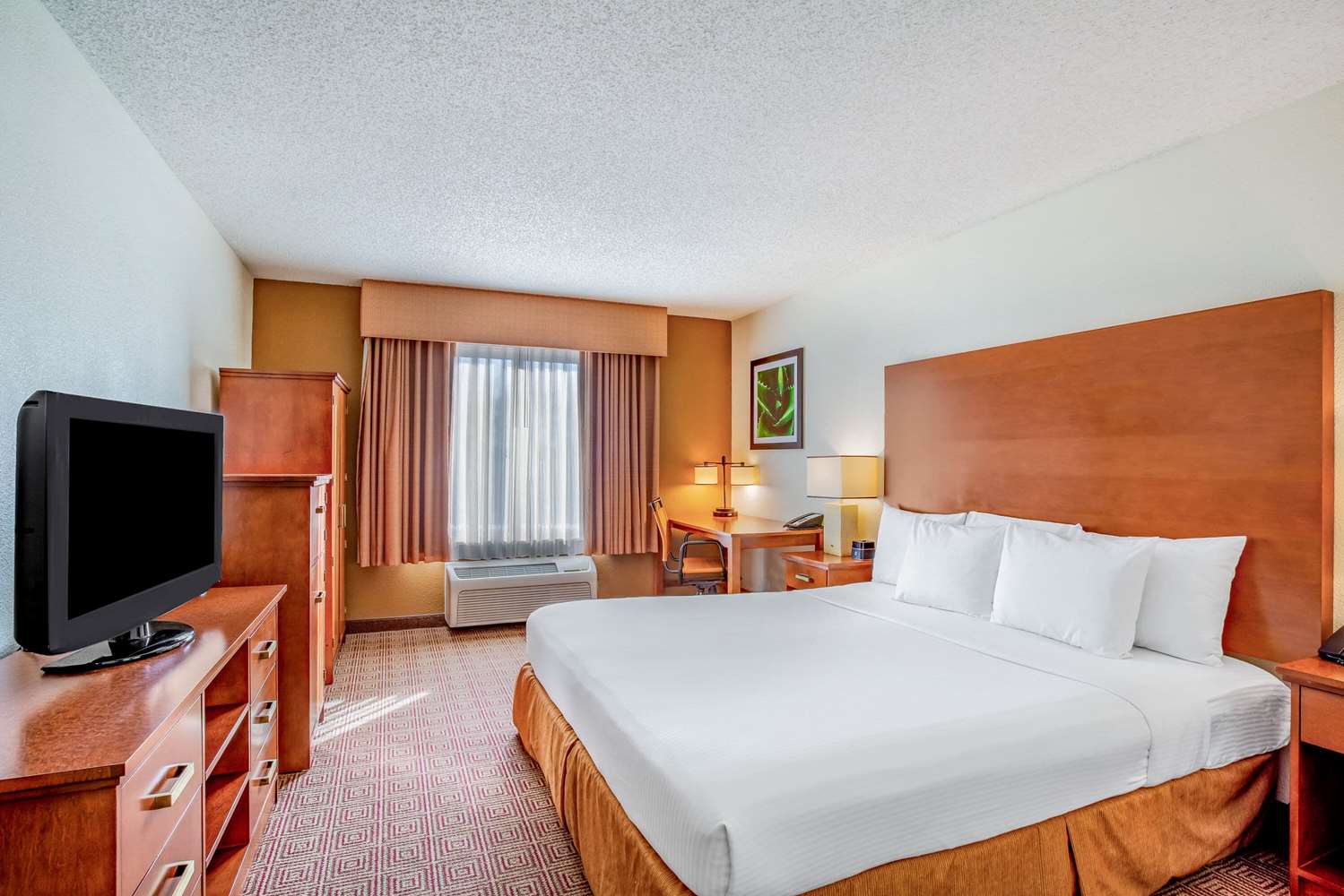 La Quinta Inn & Suites by Wyndham Danbury 16/58