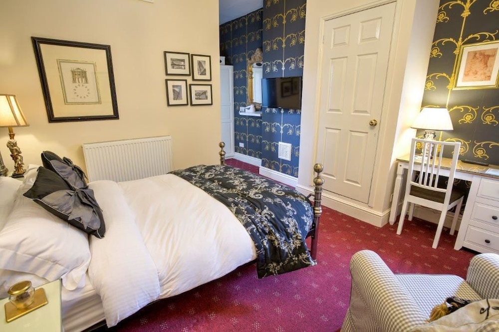 The Ascott 7/50