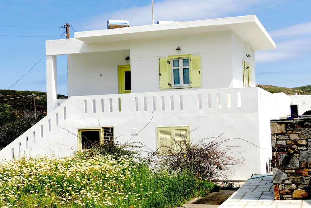 SERIFOS BEACH HOTEL 2/50