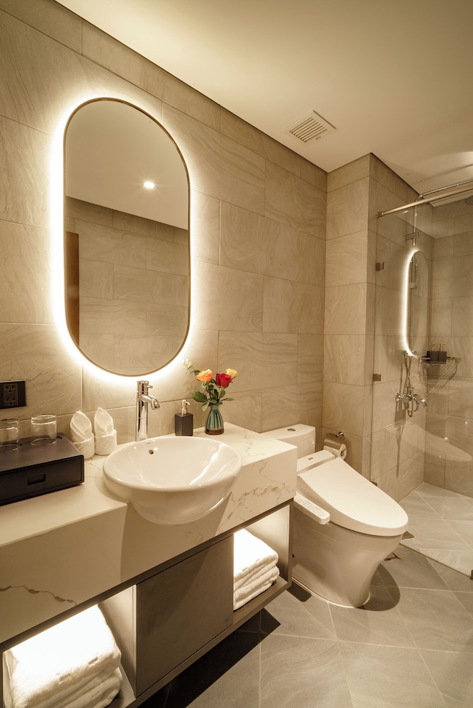 Nhat Ha Lavish Hotel 36/40