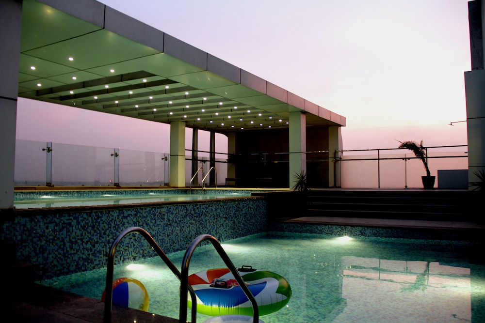 swimming pool spa