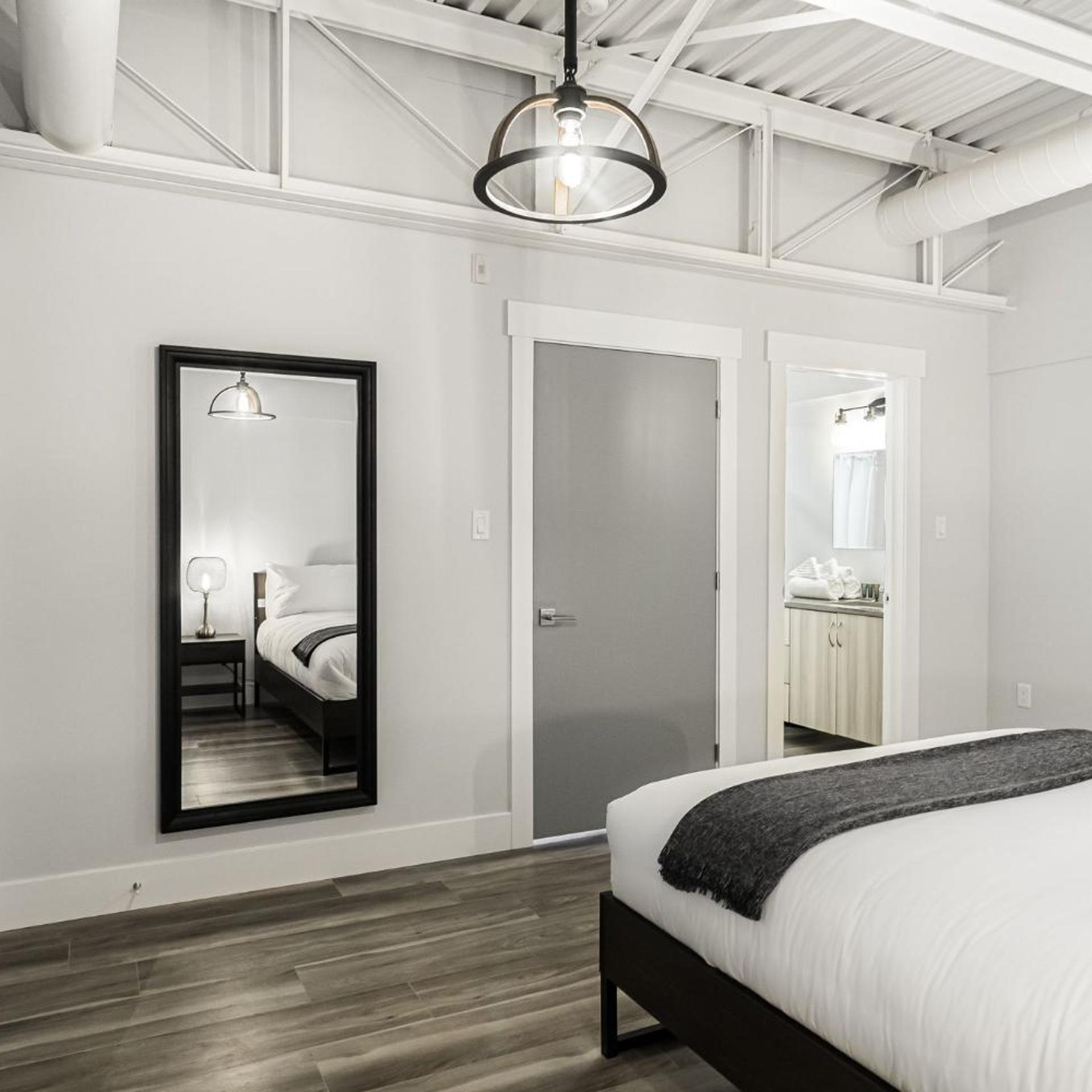 جناح بسرير كينج بـ3 غرف نوم، Station 1 - Suites Boutique Hotel 4/10