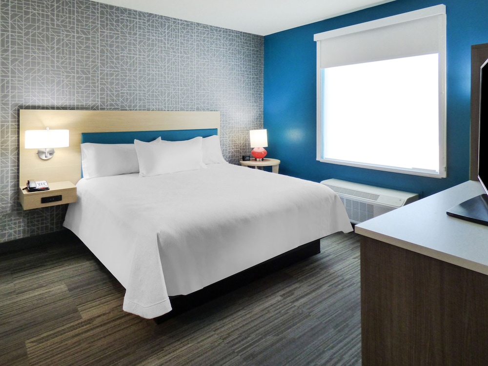 SUITE, KING BED, ACCESSIBLE