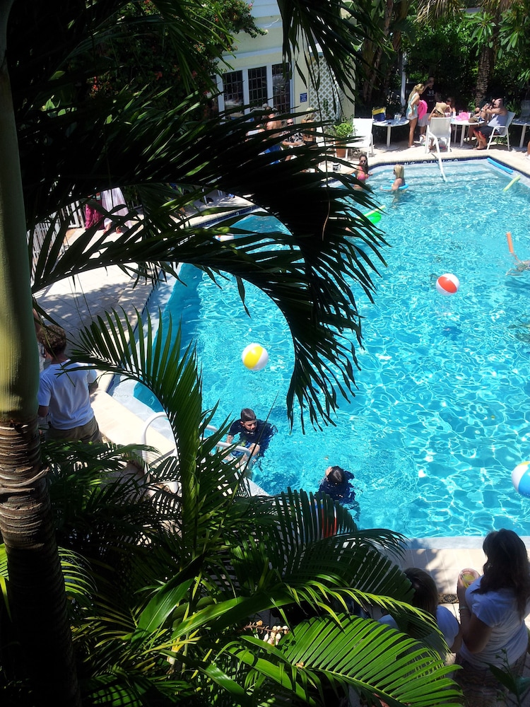 The Caribbean Court Boutique Hotel 74/83