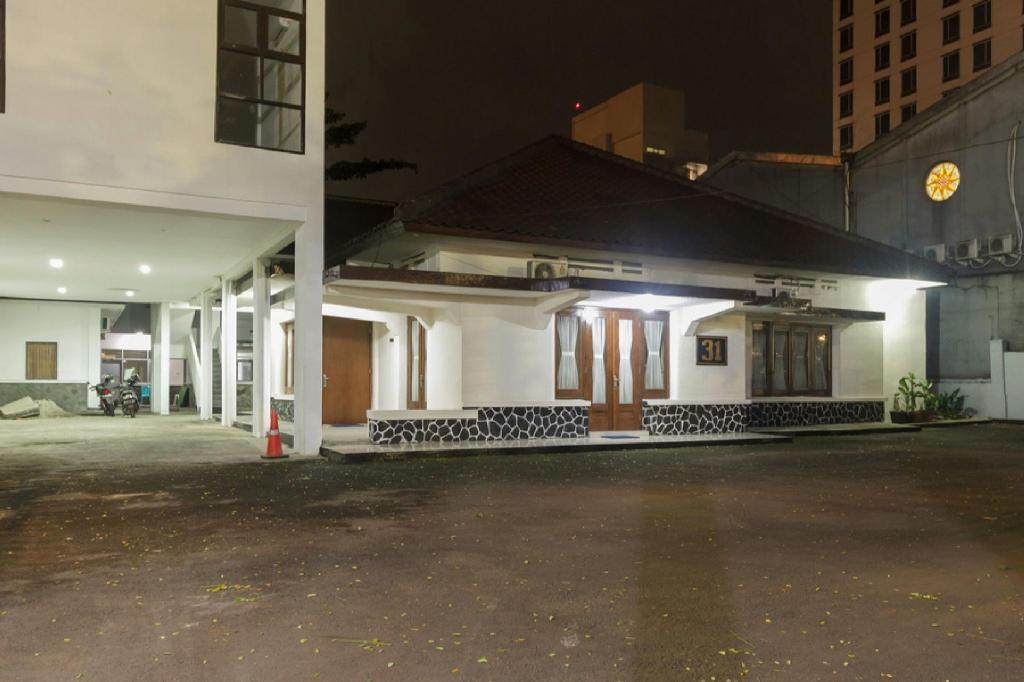 Reddoorz Plus Near Rs Pmi Bogor 1/38
