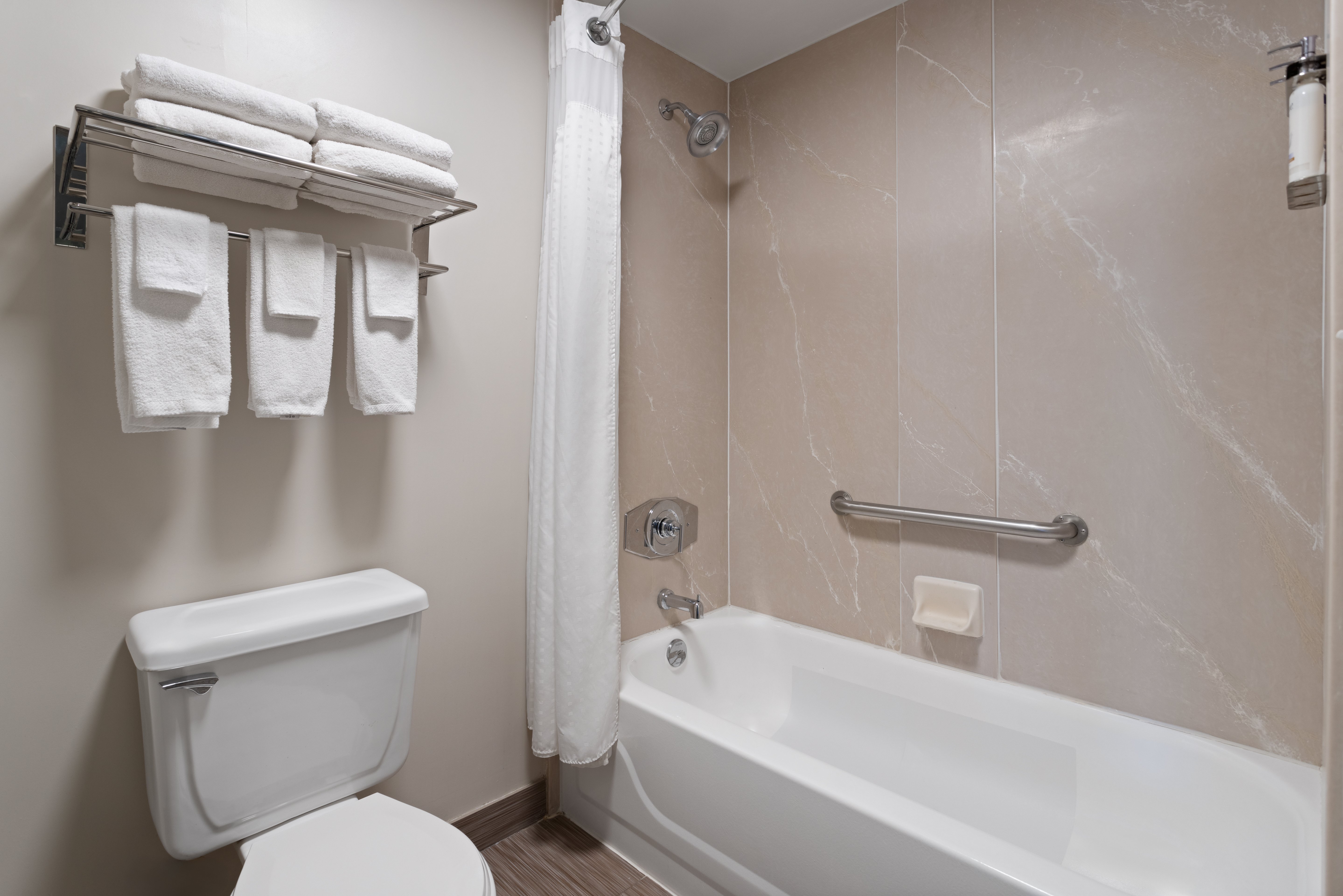 Holiday Inn Express Harrisburg - Hershey 49/50