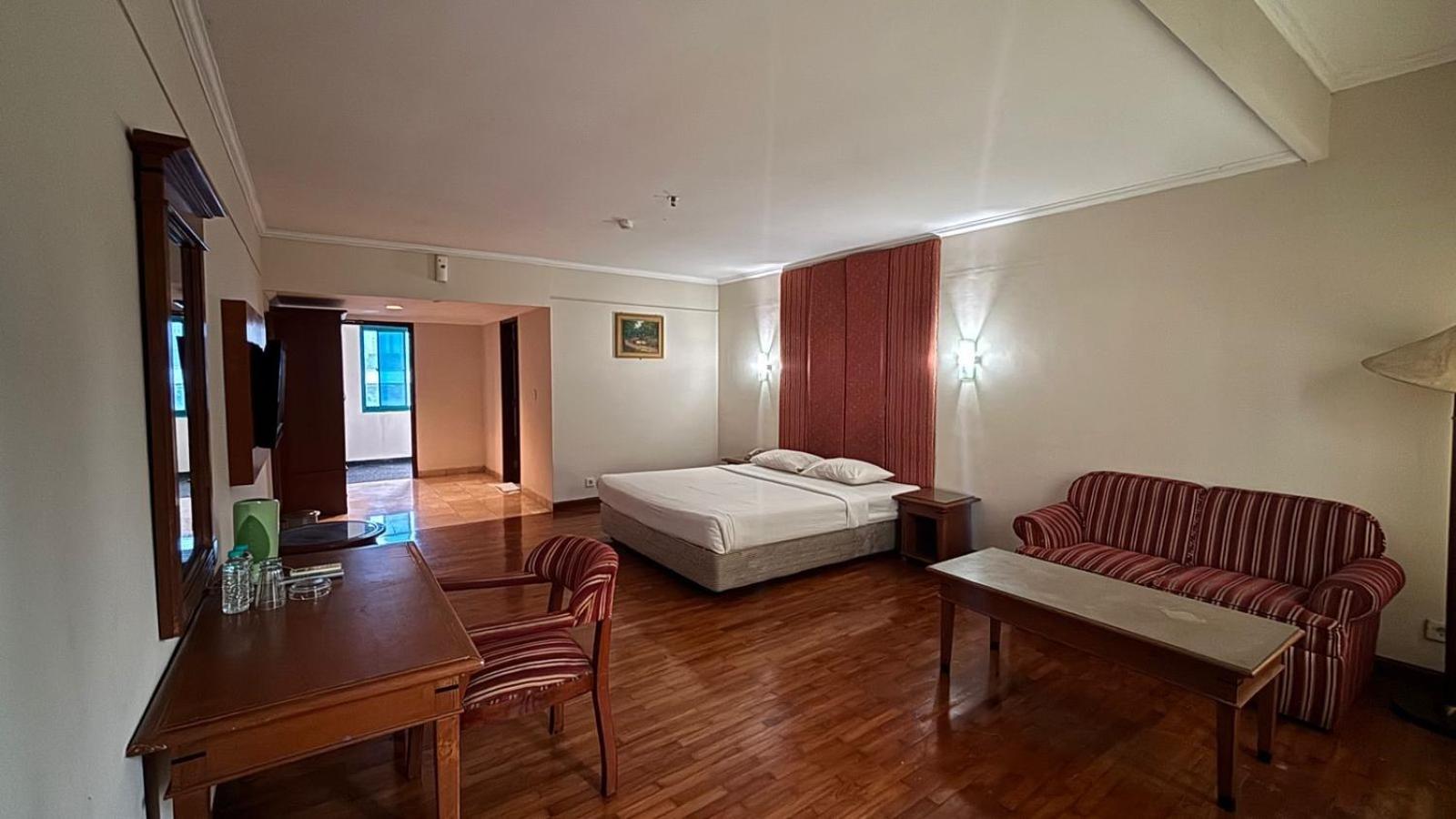 Hotel Mega Cikini 11/28