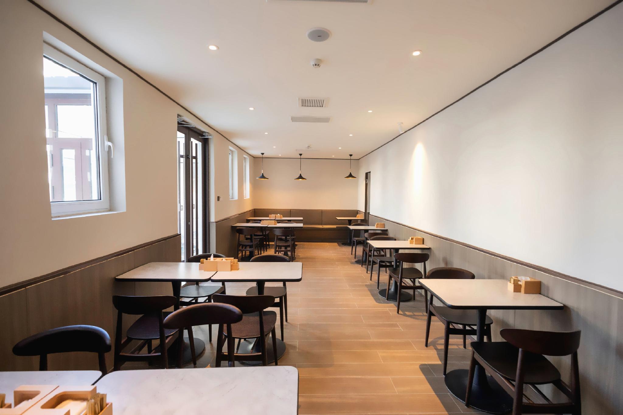 Vienna Hotel (Tianjin chentangzhuang subway station store) 53/59