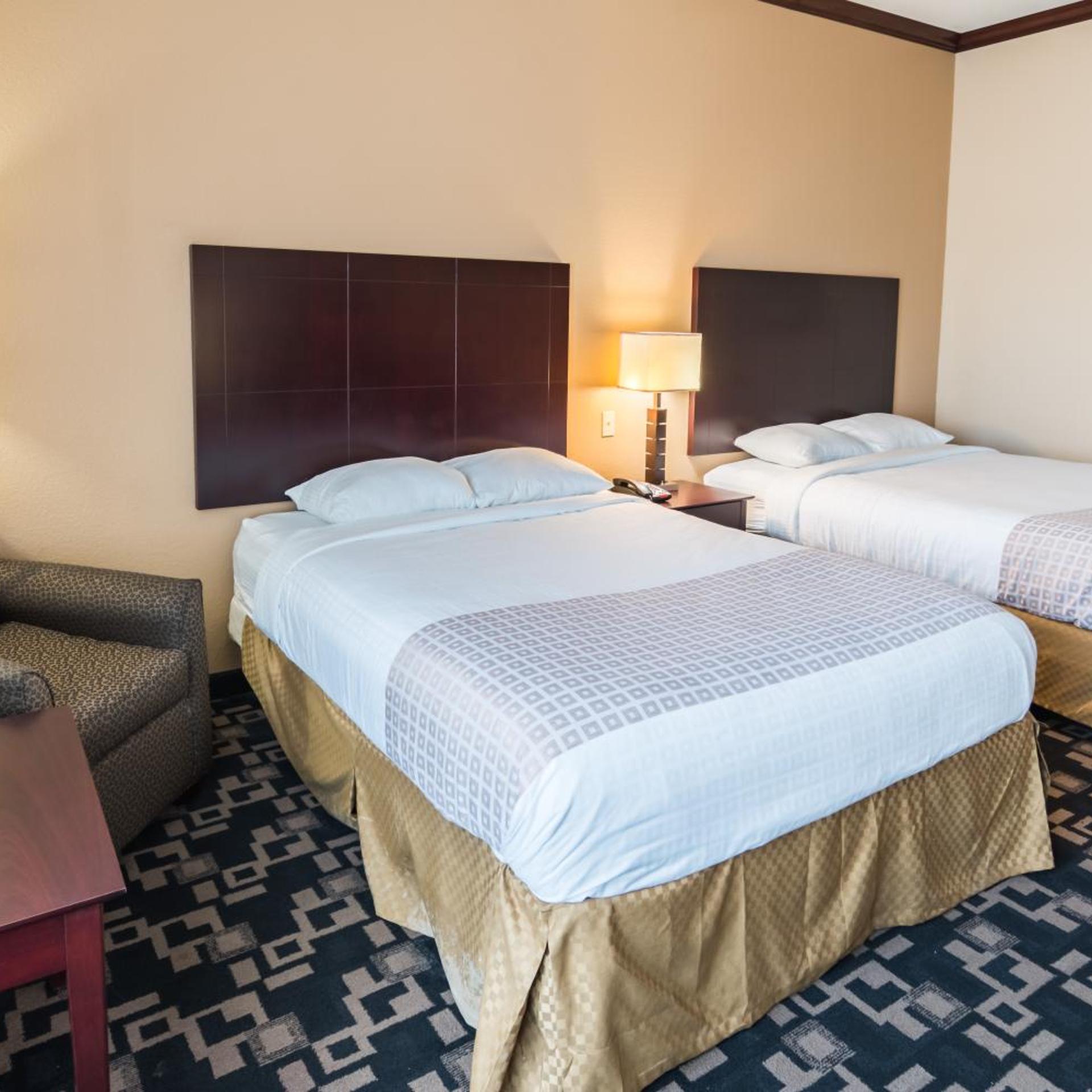 2 Queen Beds Mobil Access Tub Nsmk Micfridg، Motel6 Joshua, TX 5/8
