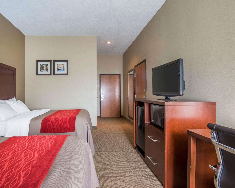 Spark by Hilton Grain Valley Kansas City 13/26