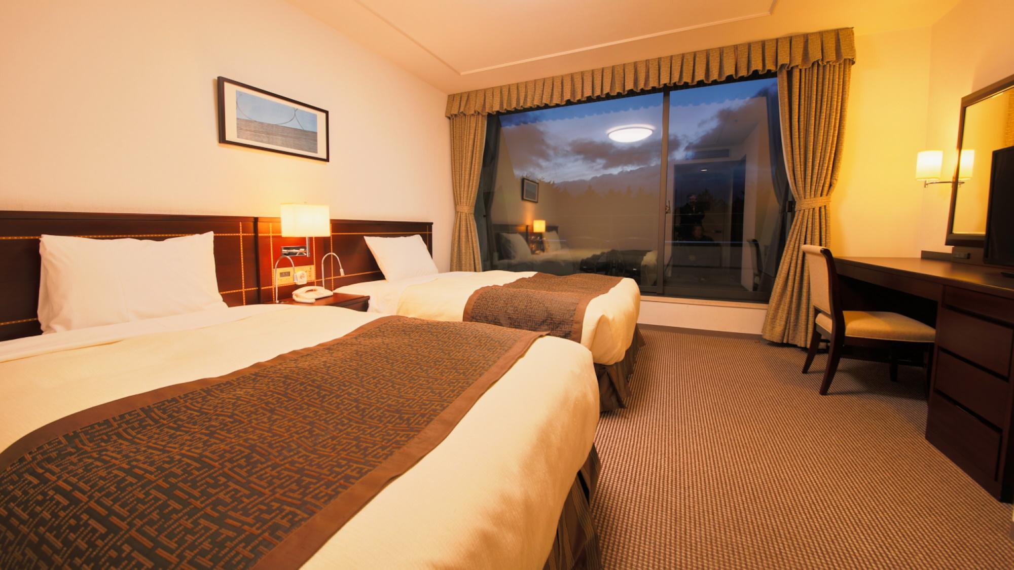 Superior, Twin Beds, Mountain Side, Night View