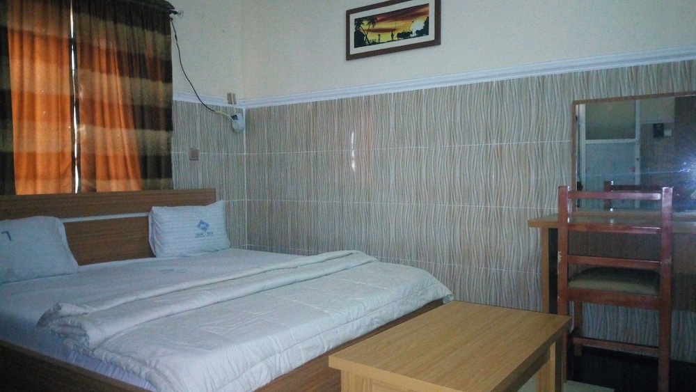 Jam-Bed Hotel And Suites Abeokuta 3/17