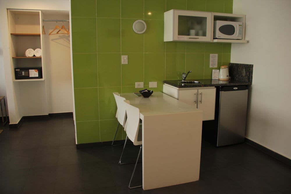 ROBERTA ROSA DE FONTANA SUITES 38/41