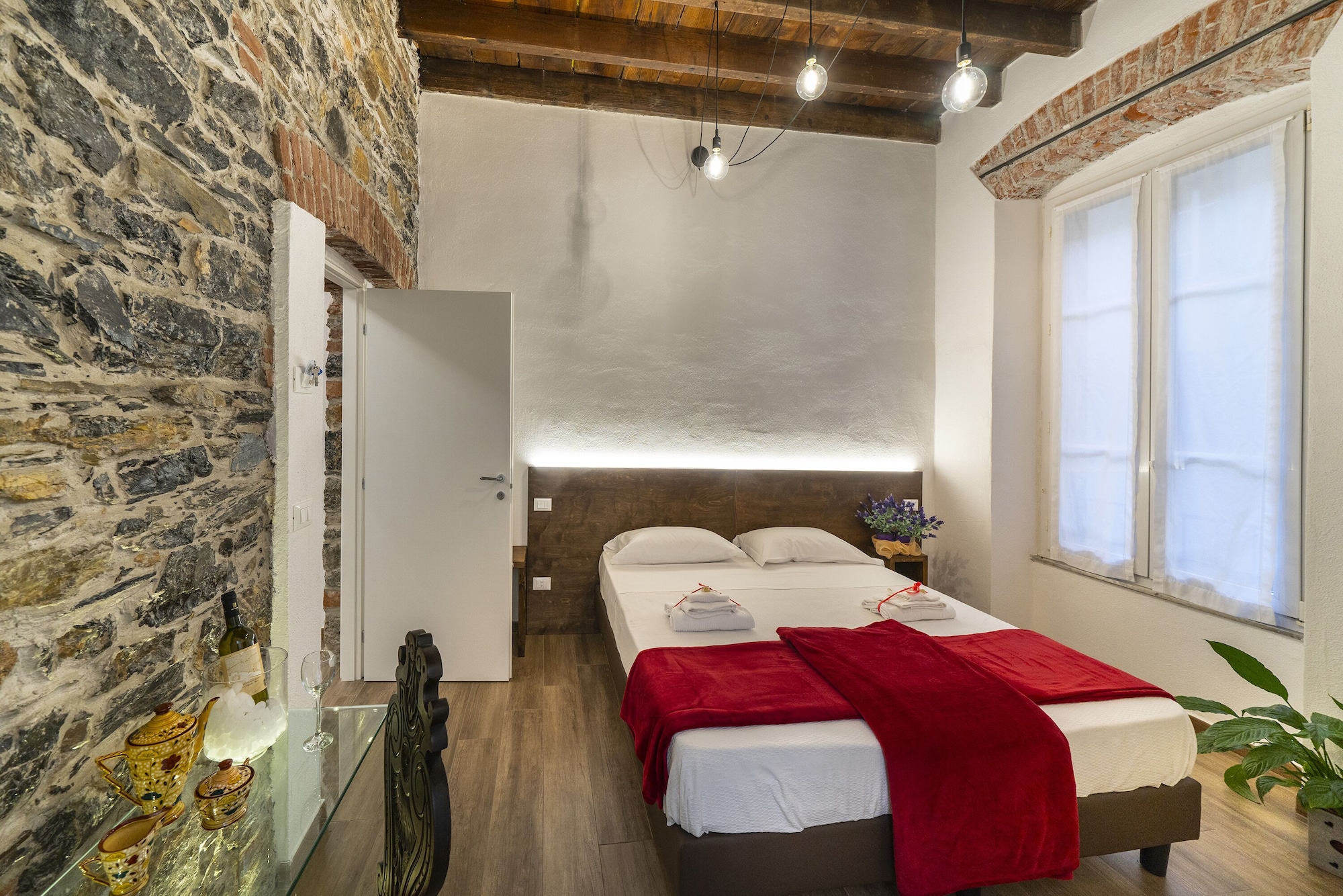 SUPERIOR, DOUBLE OR TWIN BED