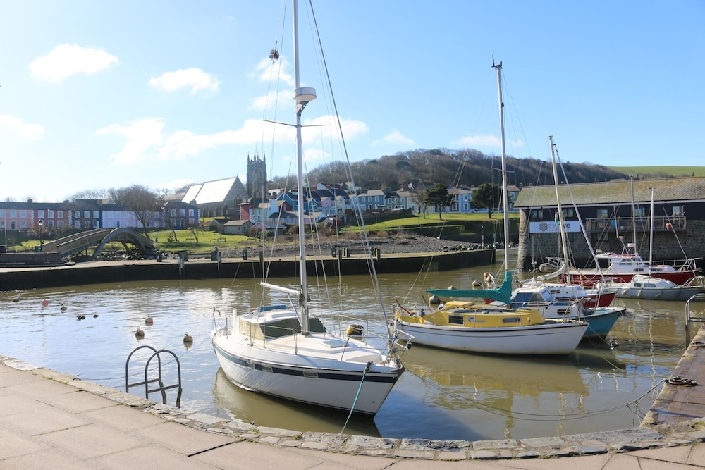Arosfa Harbourside Guest House 44/50