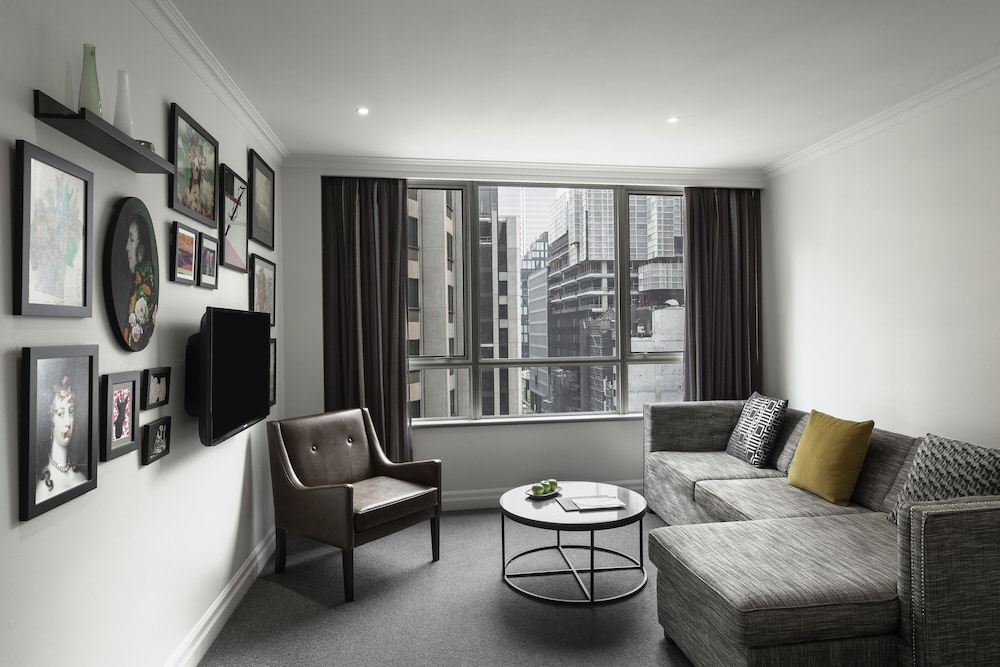 Mantra 2 Bond Street Sydney 38/62
