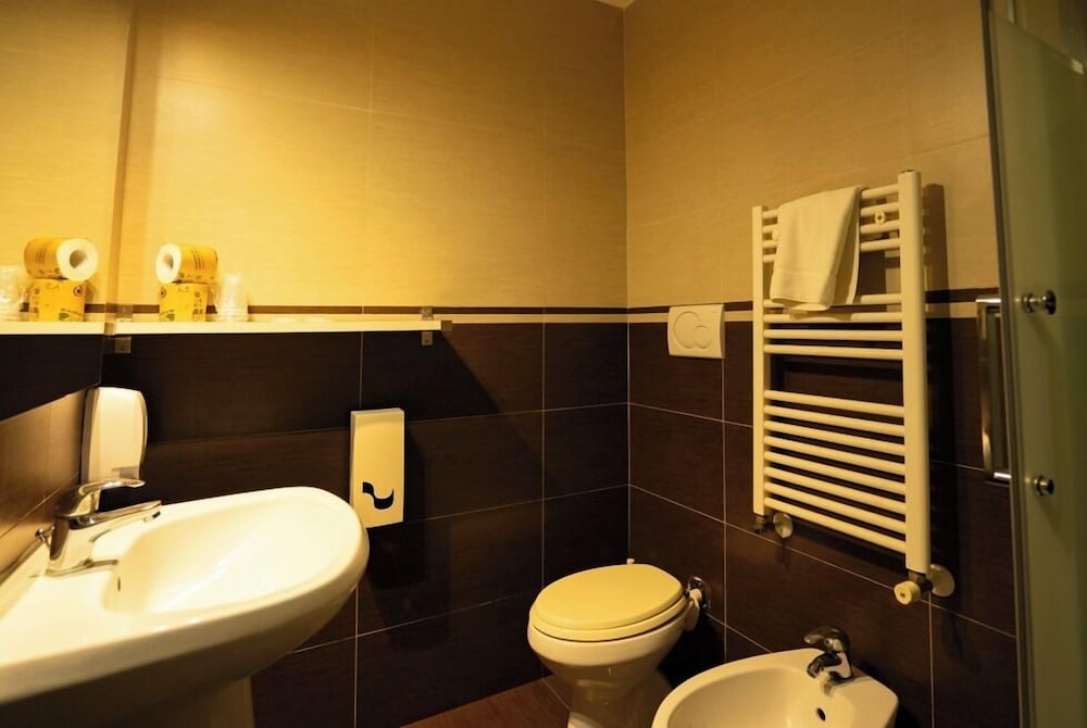 Isa Fiumicino Airport Residence 48/50