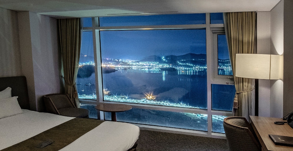 The Ocean Hotel 15/50