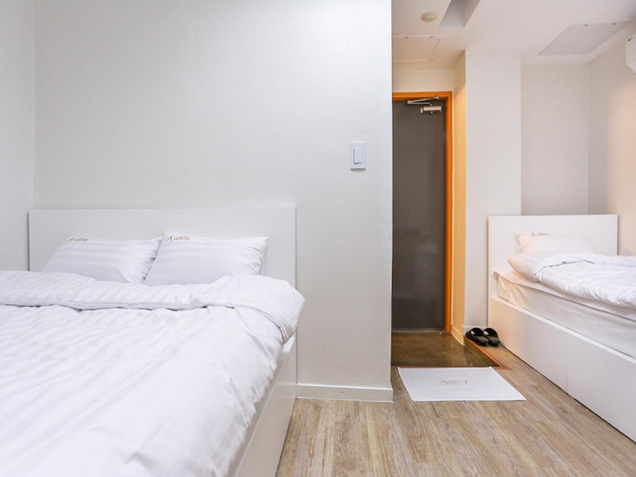 ROOM, TRIPLE