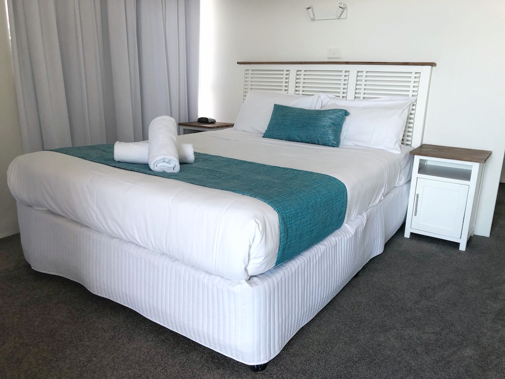1 BEDROOM, APARTMENT, PARTIAL OCEAN VIEW