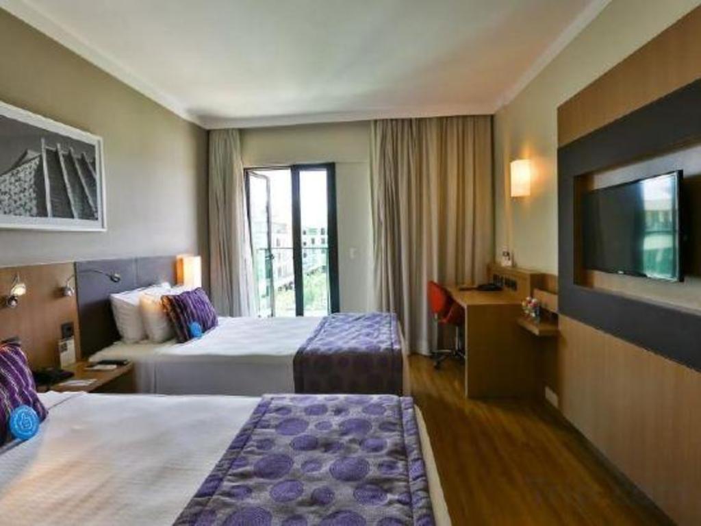 ROOM, TWIN BEDS
