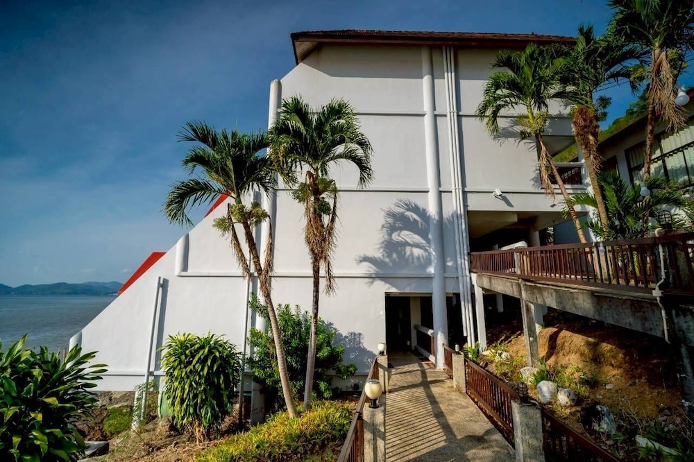 Jansom Beach Resort 50/67