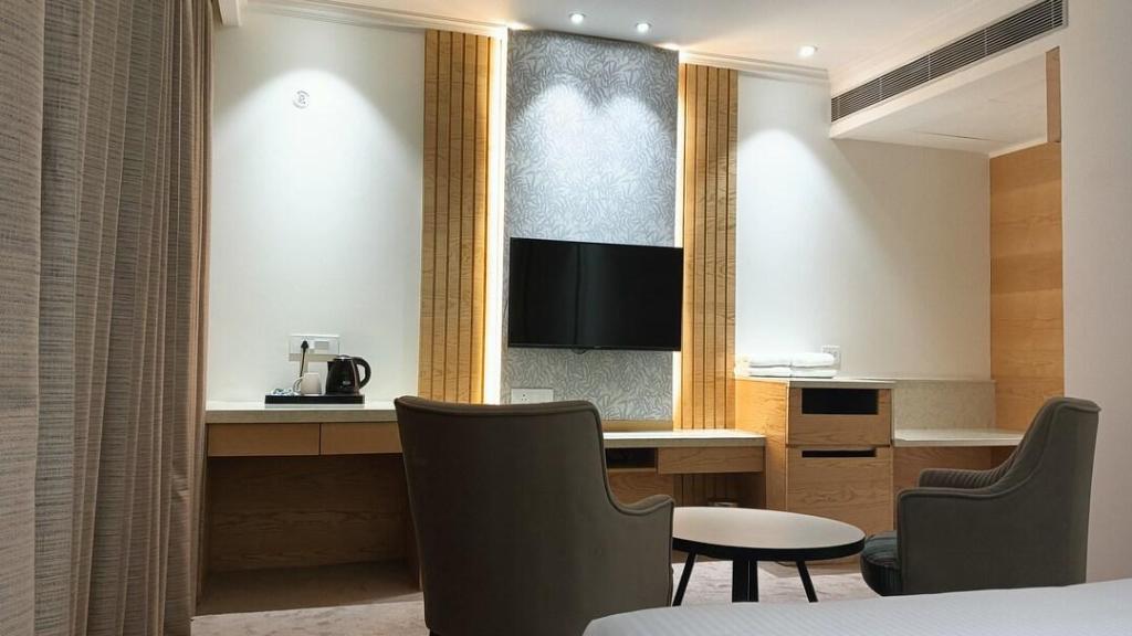 غرفة بريميير بسرير كينج، Hotel Sonia, Rudrapur 2/2