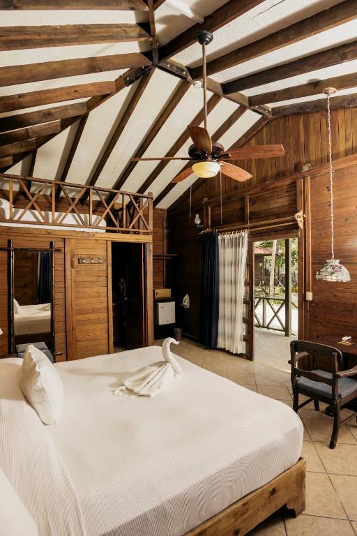 Bungalow, King Bed, Jungle View