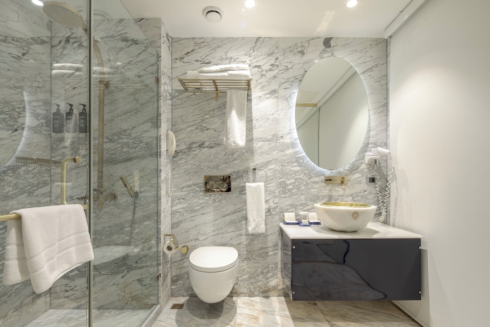 Sura Design Hotel & Suites 68/68
