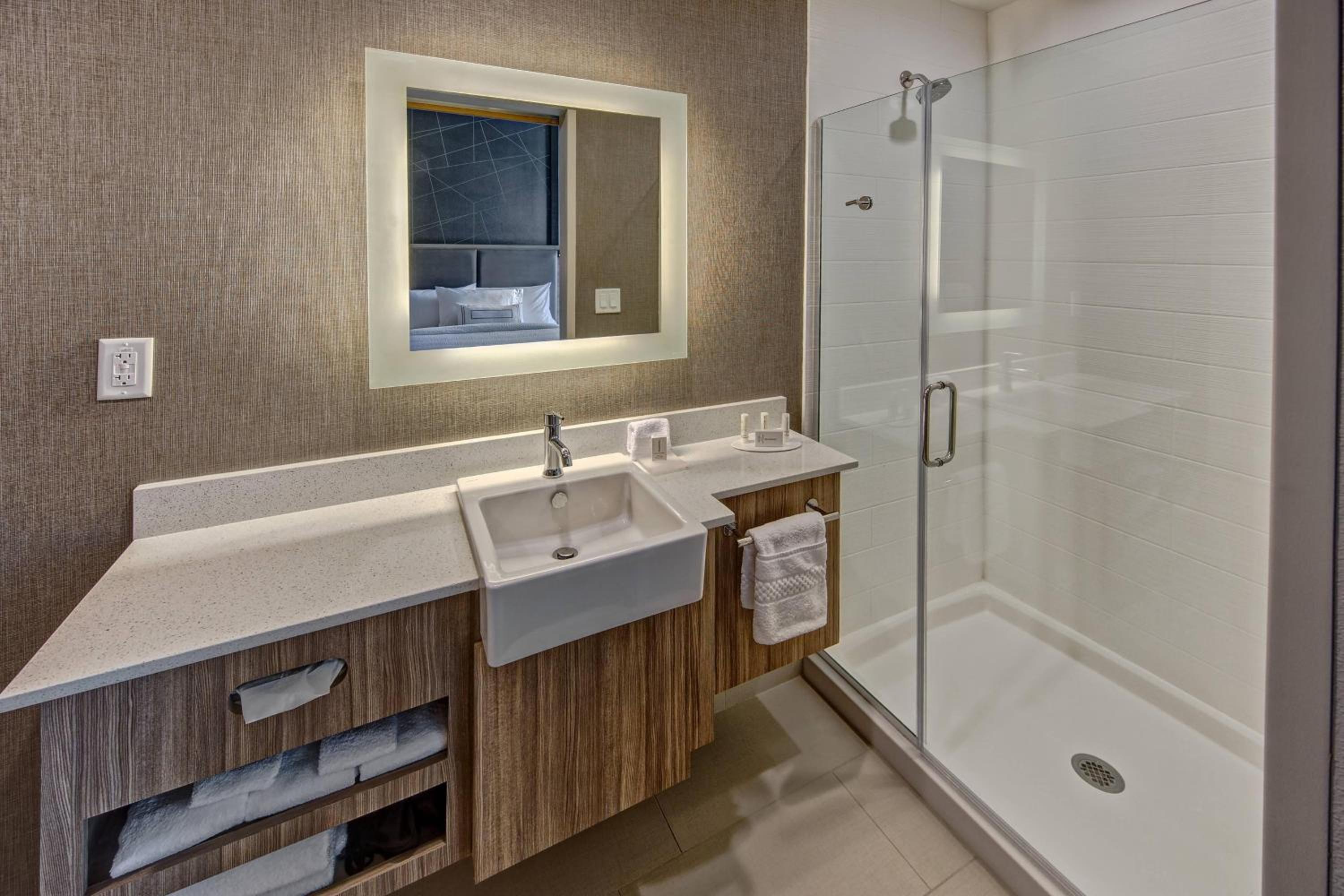 Suite, 2 Queen Beds, Trundle Bed, Accessible