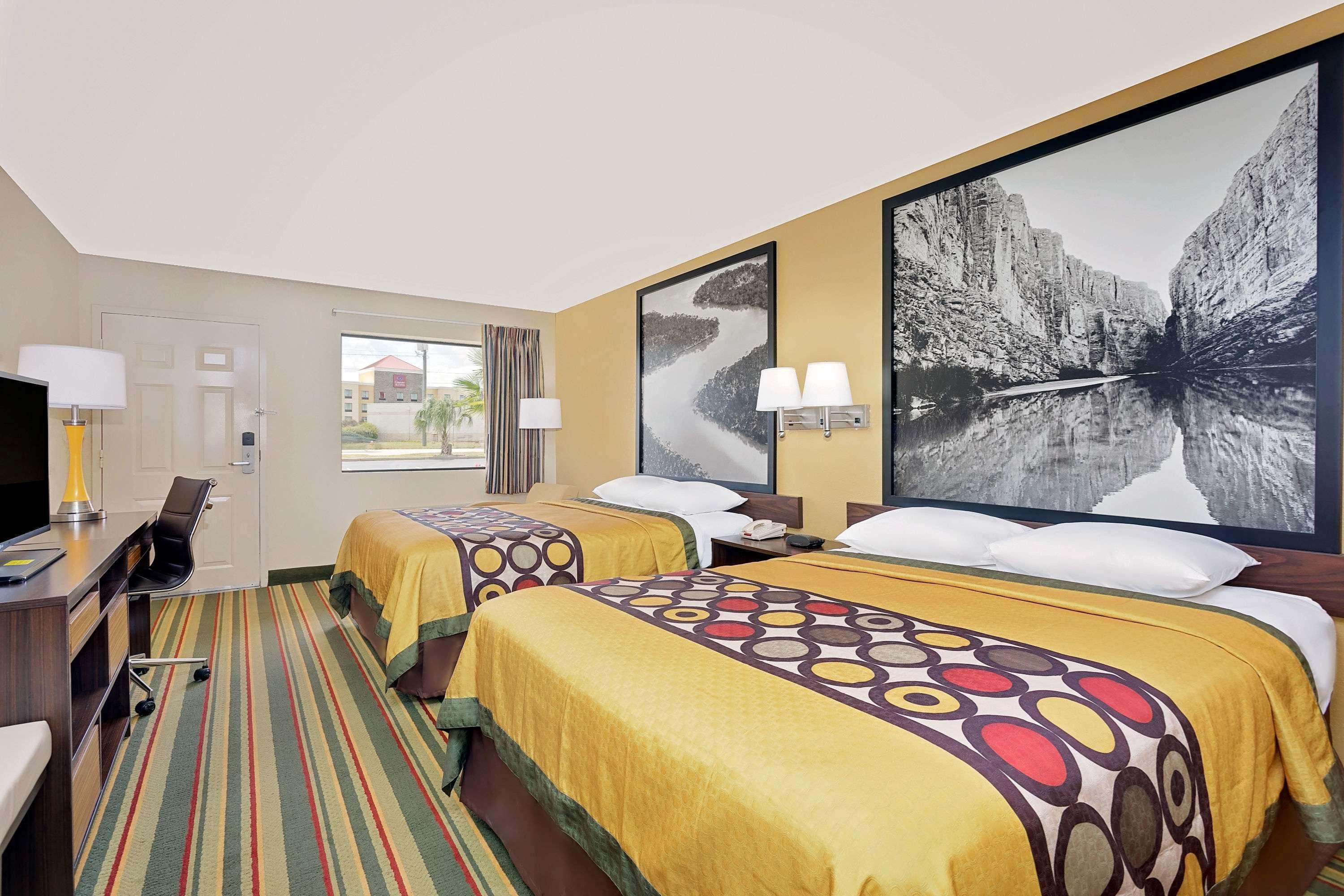 Super 8 by Wyndham Byron/South Macon 10/27