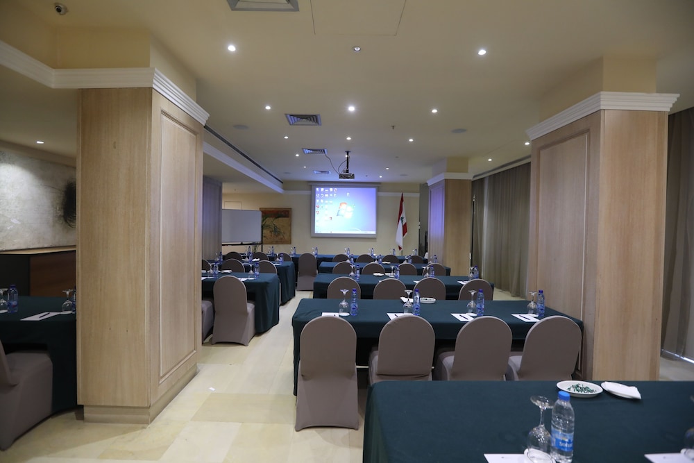 Warwick Palm Beach Hotel Beirut 40/50