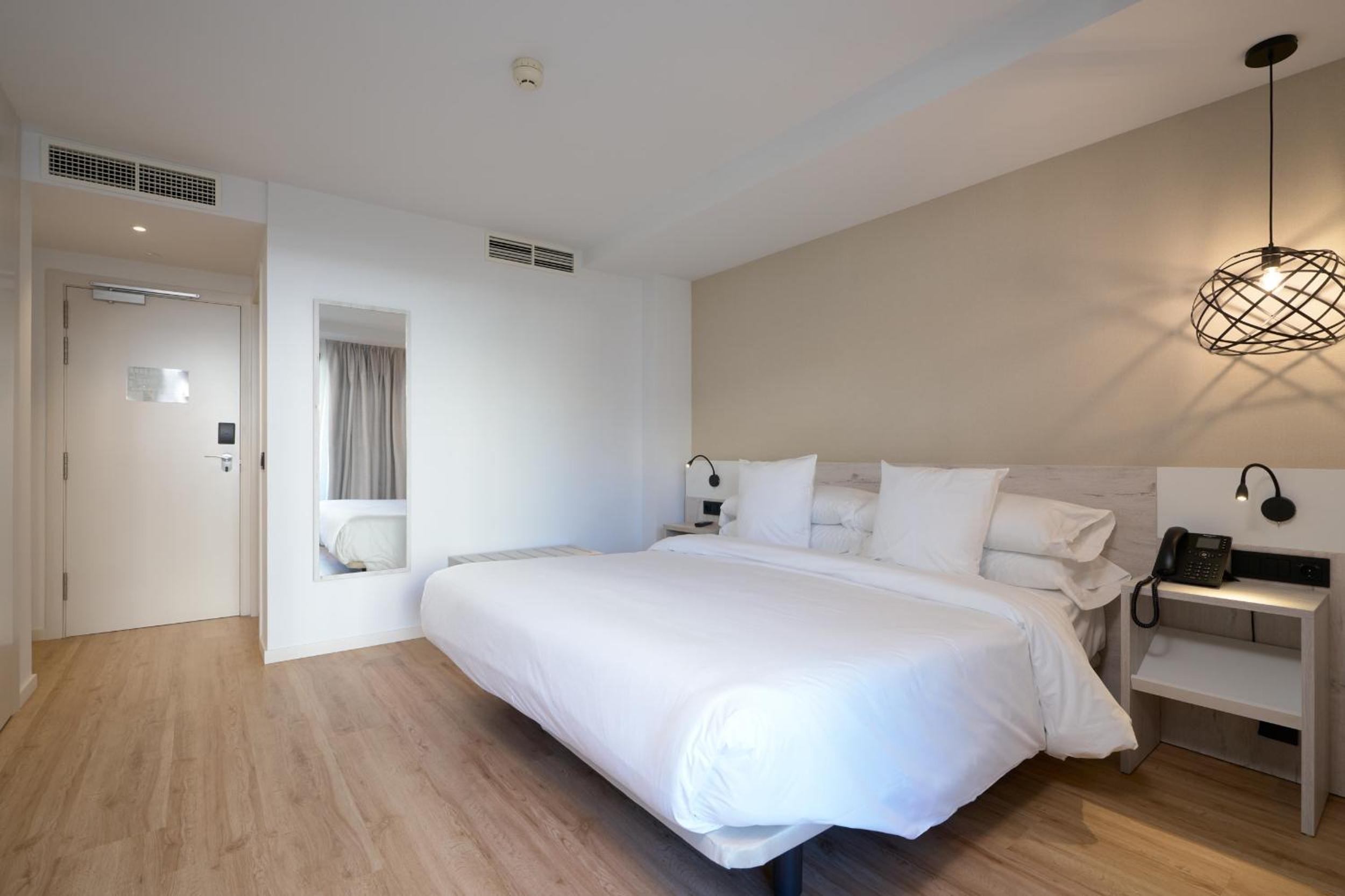 Room, Twin Beds