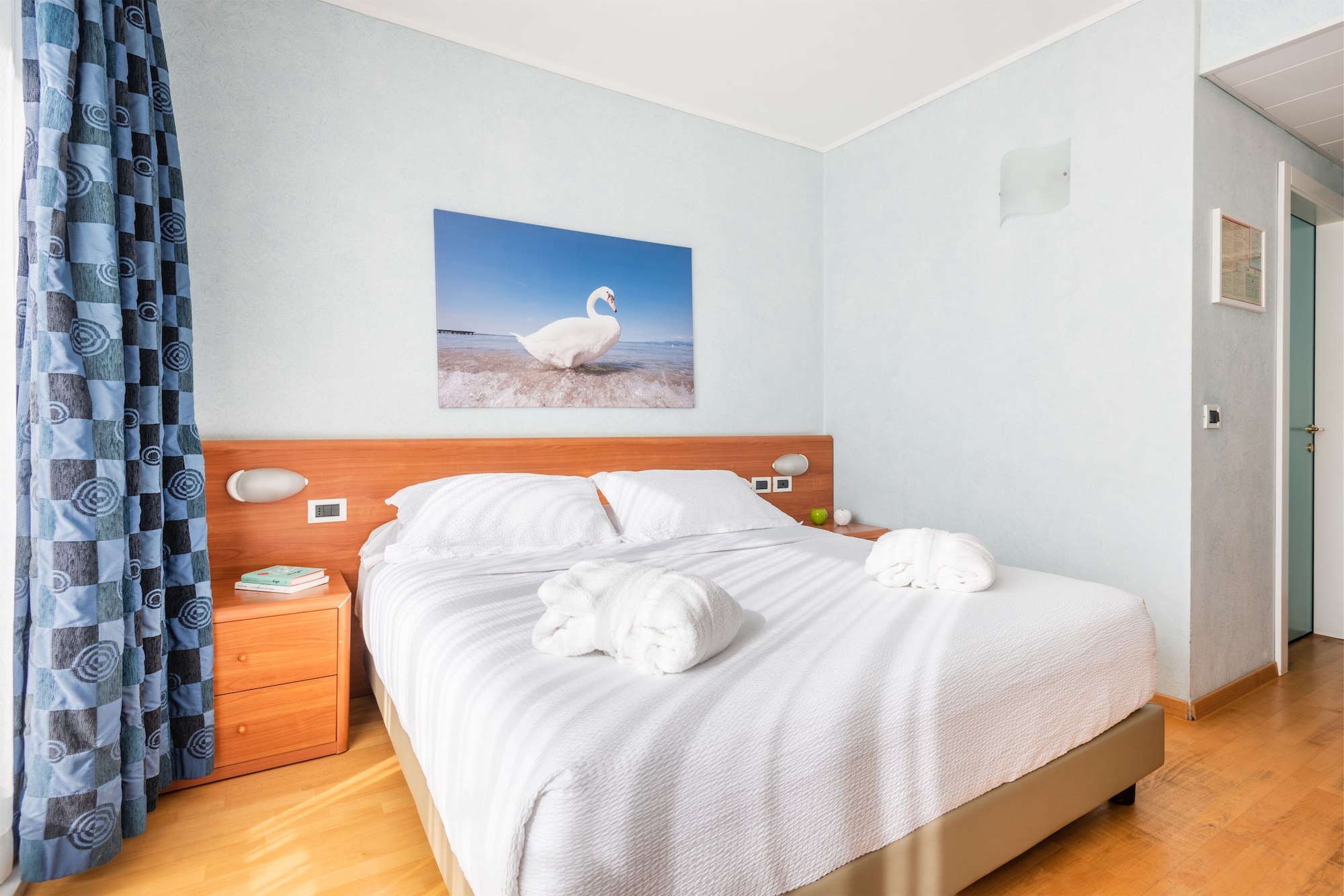 STANDARD, DOUBLE OR TWIN BED