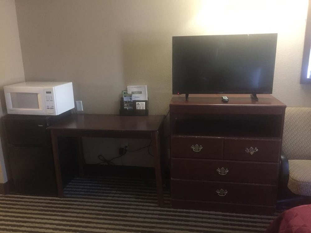 Americas Best Inn - Eureka 4/14