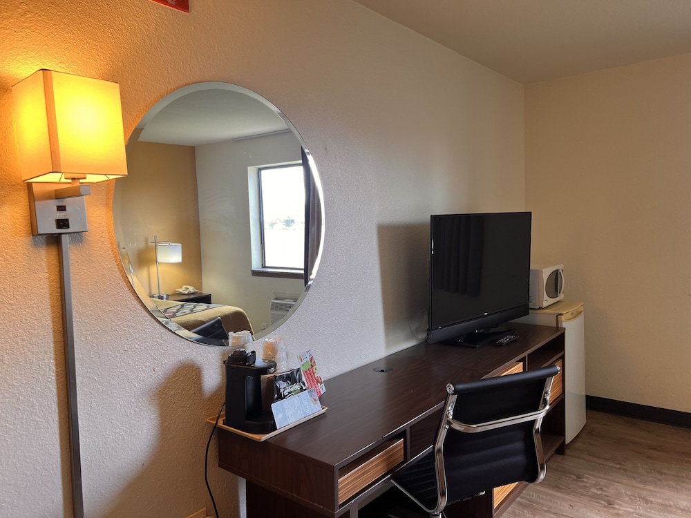 Super 8 by Wyndham Elizabethtown 37/61