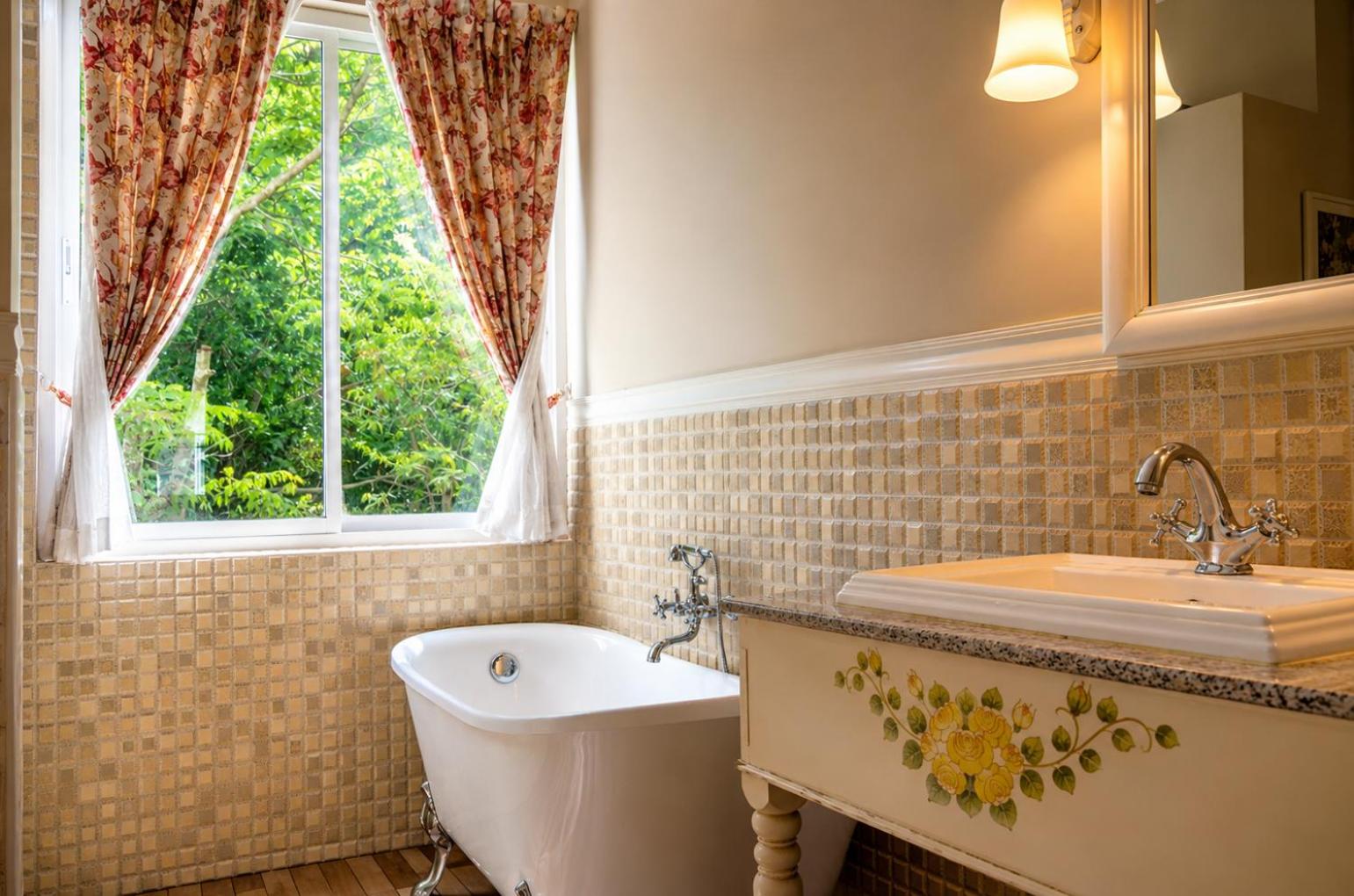 Hillsborough The English Country House 46/50