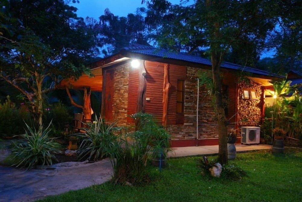 Lundaresort & Orchid 2/50
