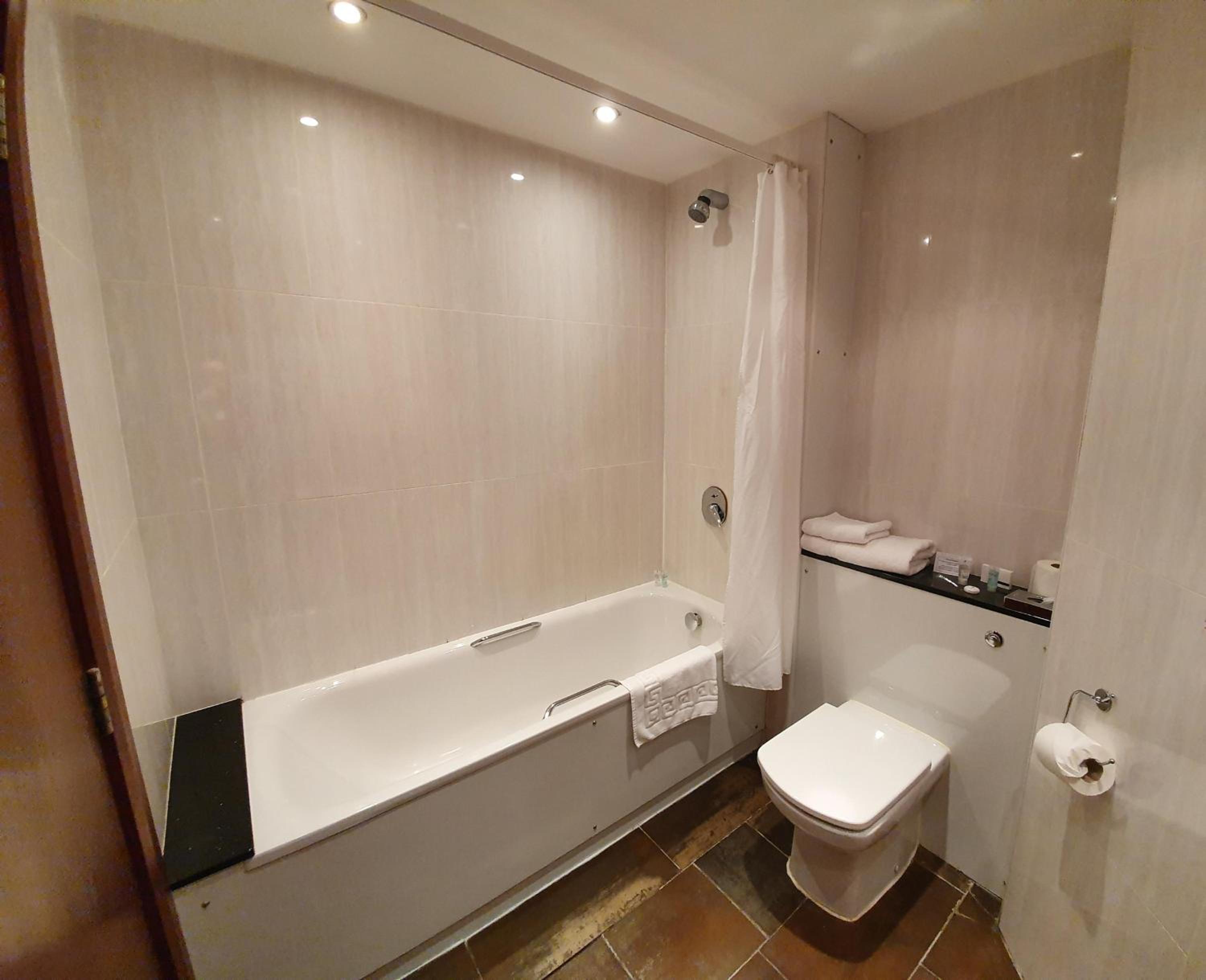 Towers Hotel & Spa 36/37